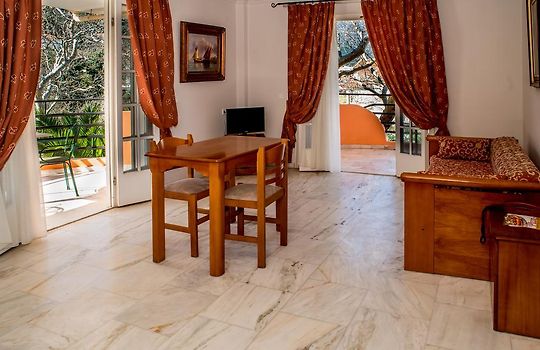 奥德修斯宫殿公寓式酒店 波罗斯